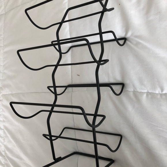 Minimalist black wire wine rack - Picture 2 of 3